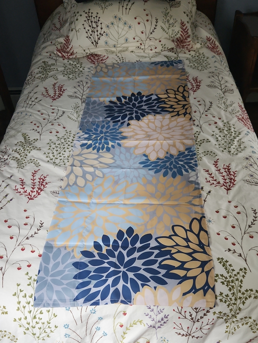 NWOT Blue, Yellow, And Cream Floral Valance Curtain